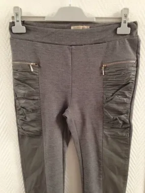 Leeging simili cuir sur es cotés gris.